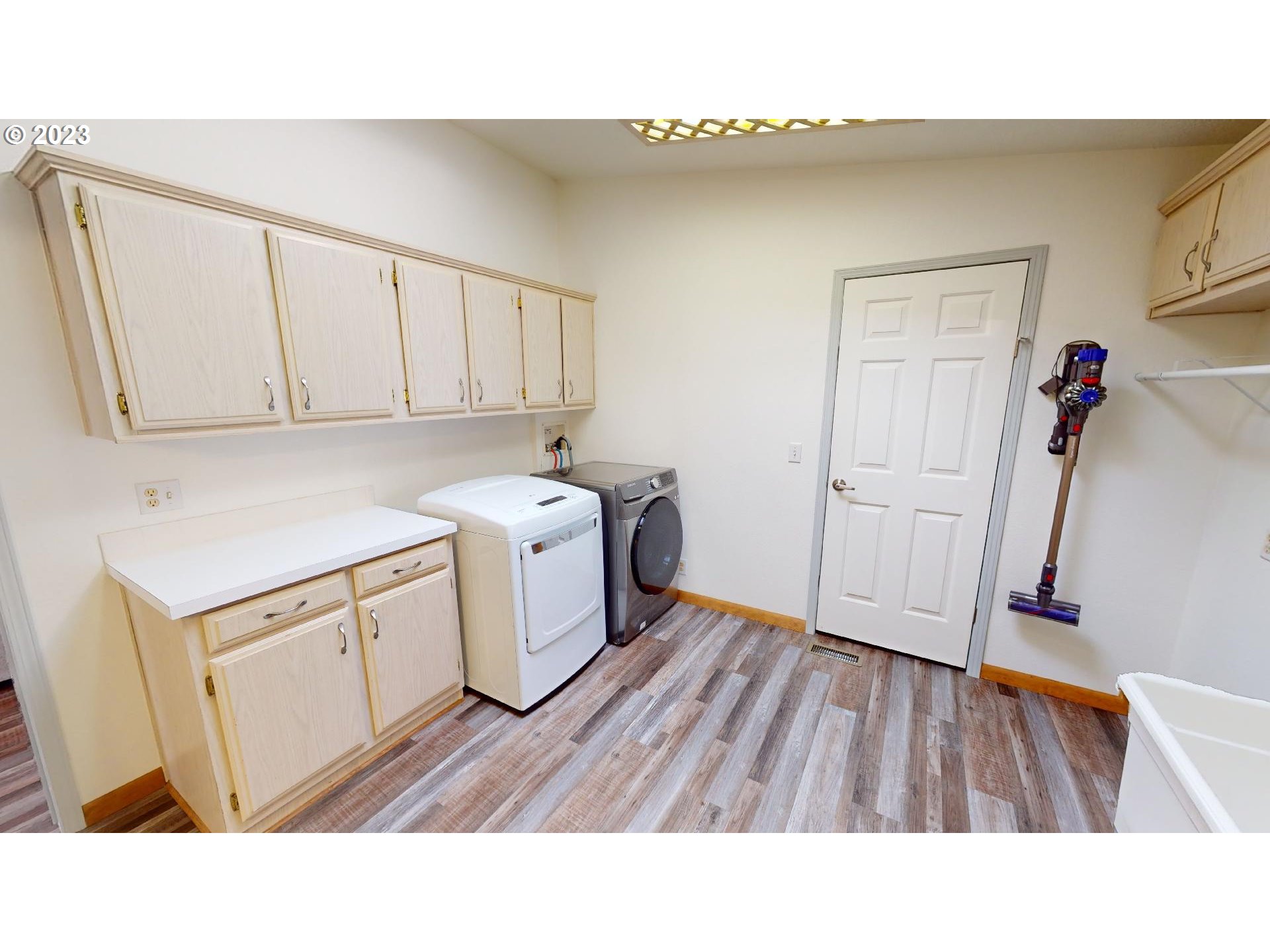 31804 Rumley Hill Road Gold Beach, OR 97444 - Photo 38 of 48 Laundry