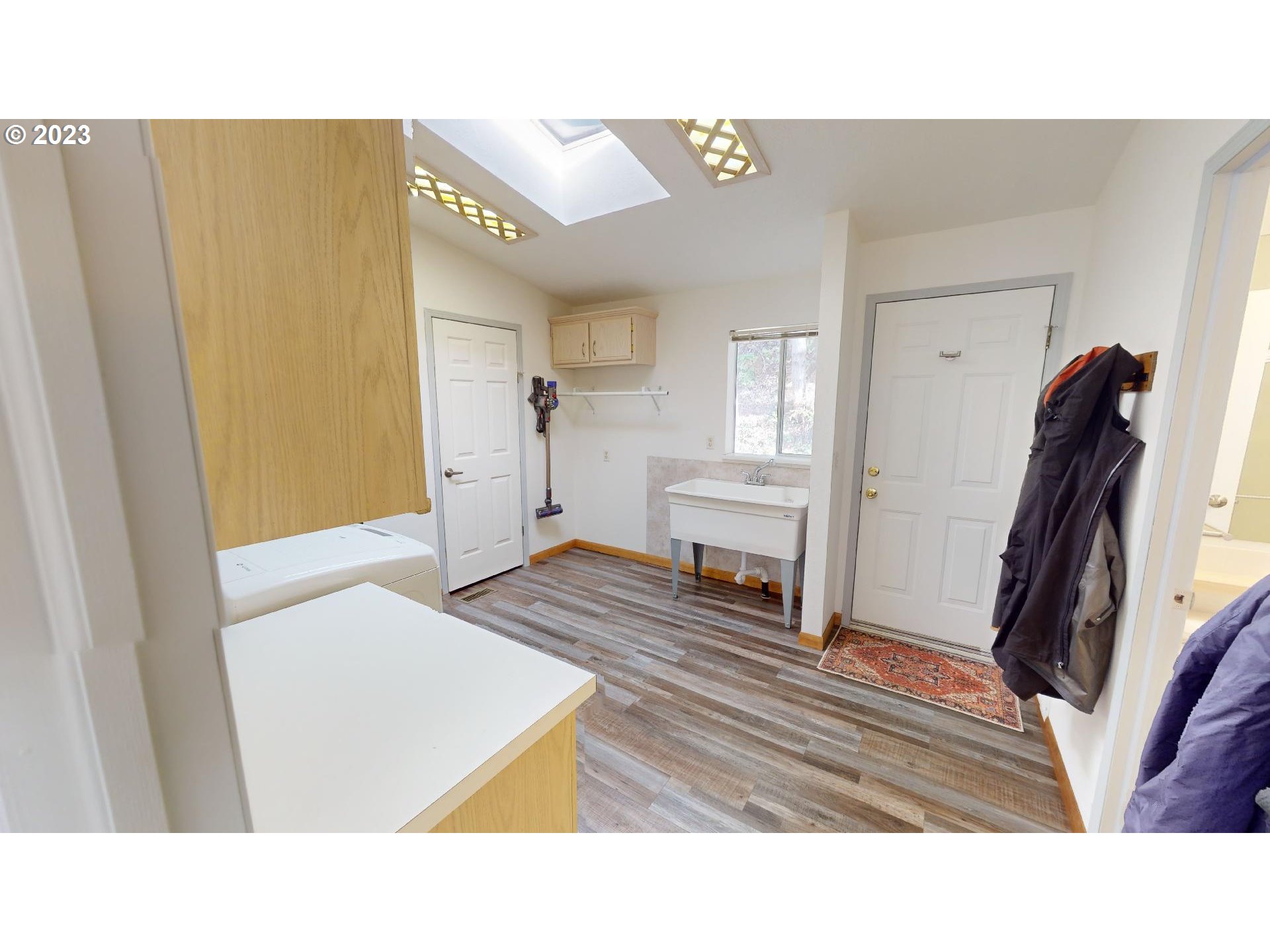 31804 Rumley Hill Road Gold Beach, OR 97444 - Photo 39 of 48 Laundry