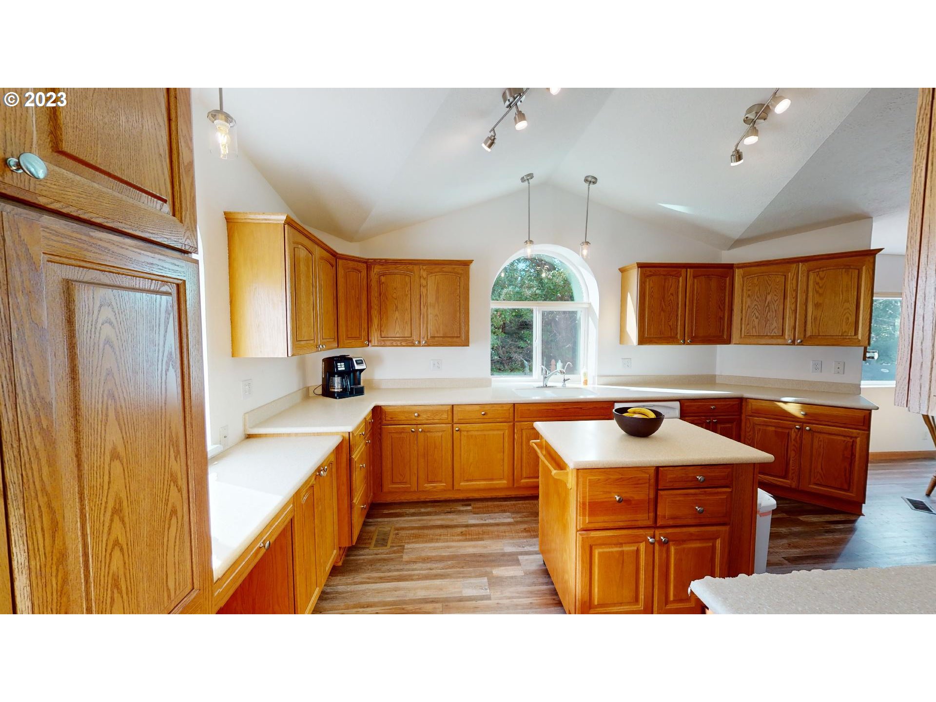 31804 Rumley Hill Road Gold Beach, OR 97444 - Photo 9 of 48 Kitchen