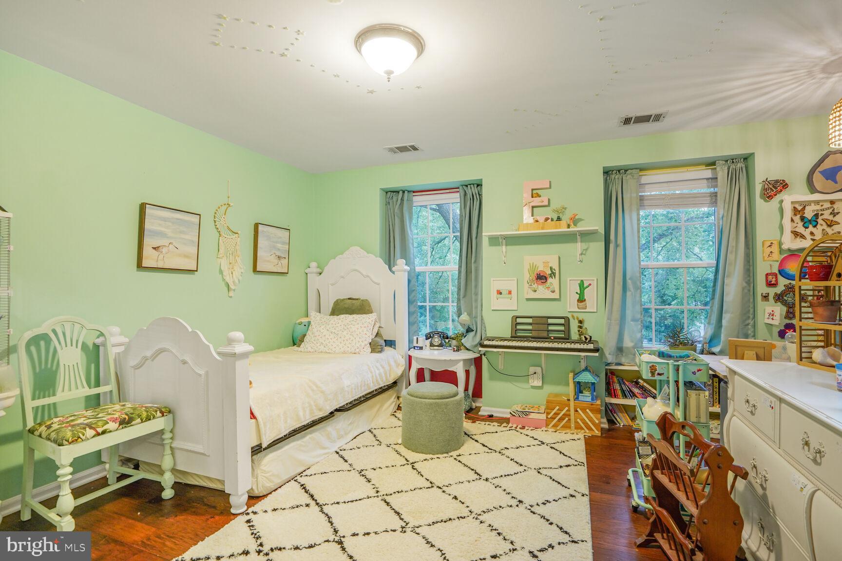 8 Moss Road Sterling, VA 20165 - Photo 15 of 30 3rd Bedroom