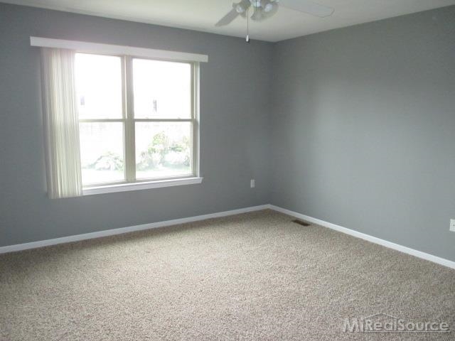 4056 April Lane Sterling Heights, MI 48310 - Photo 13 of 21 31217108-12.JPG