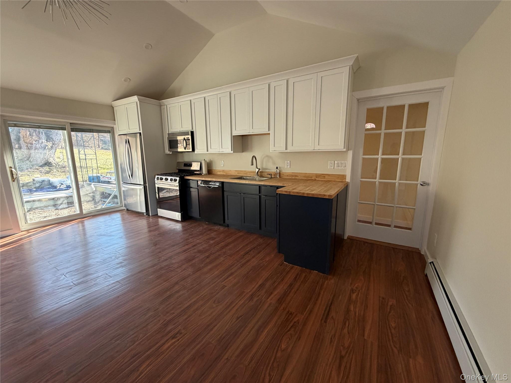 14 Brookside Road Monroe, NY 10950 - Photo 9 of 20 Kitchen with sliders to the patio