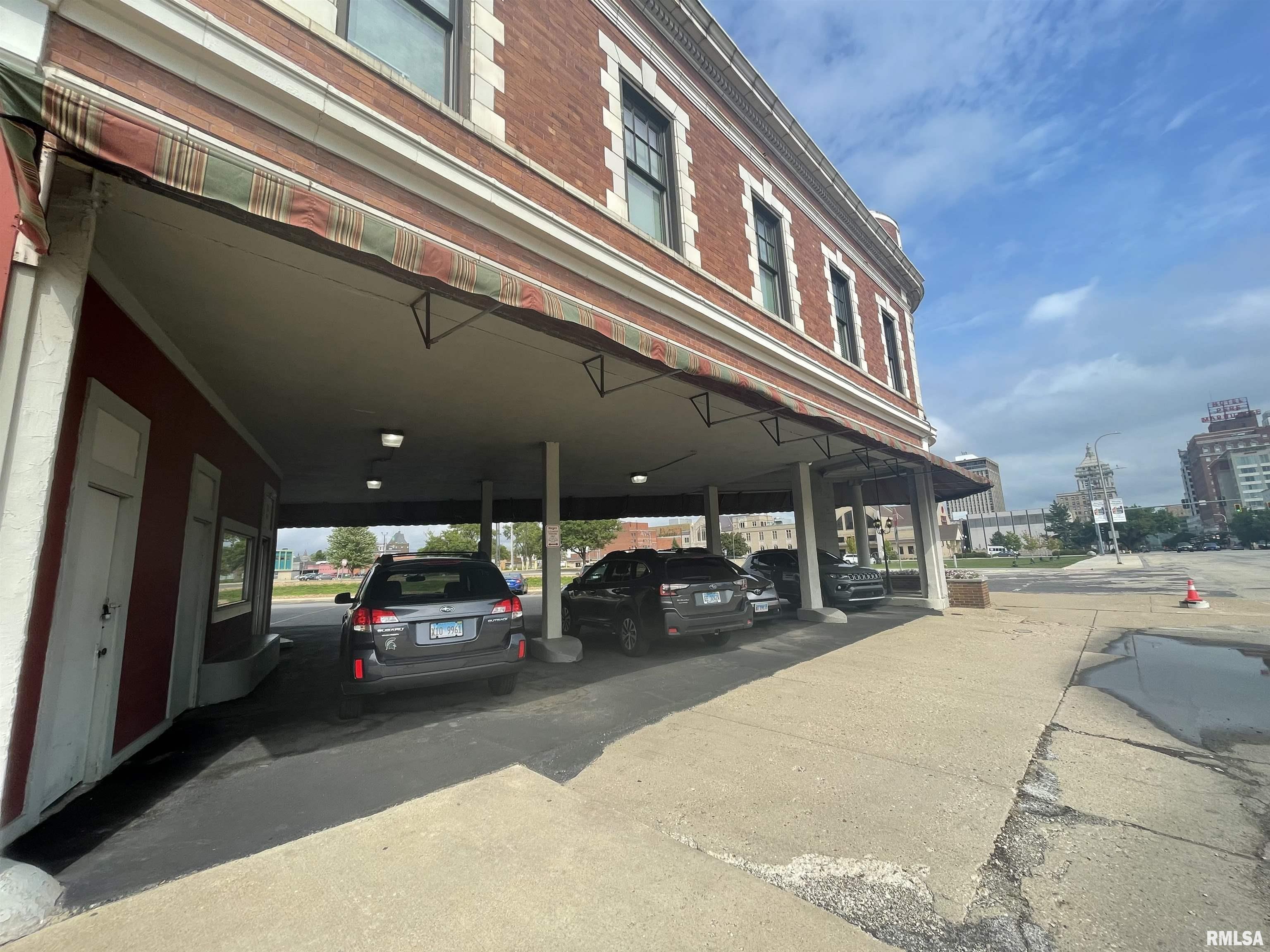 730 Main Street, Unit 201 Peoria, IL 61602 - Photo 2 of 17