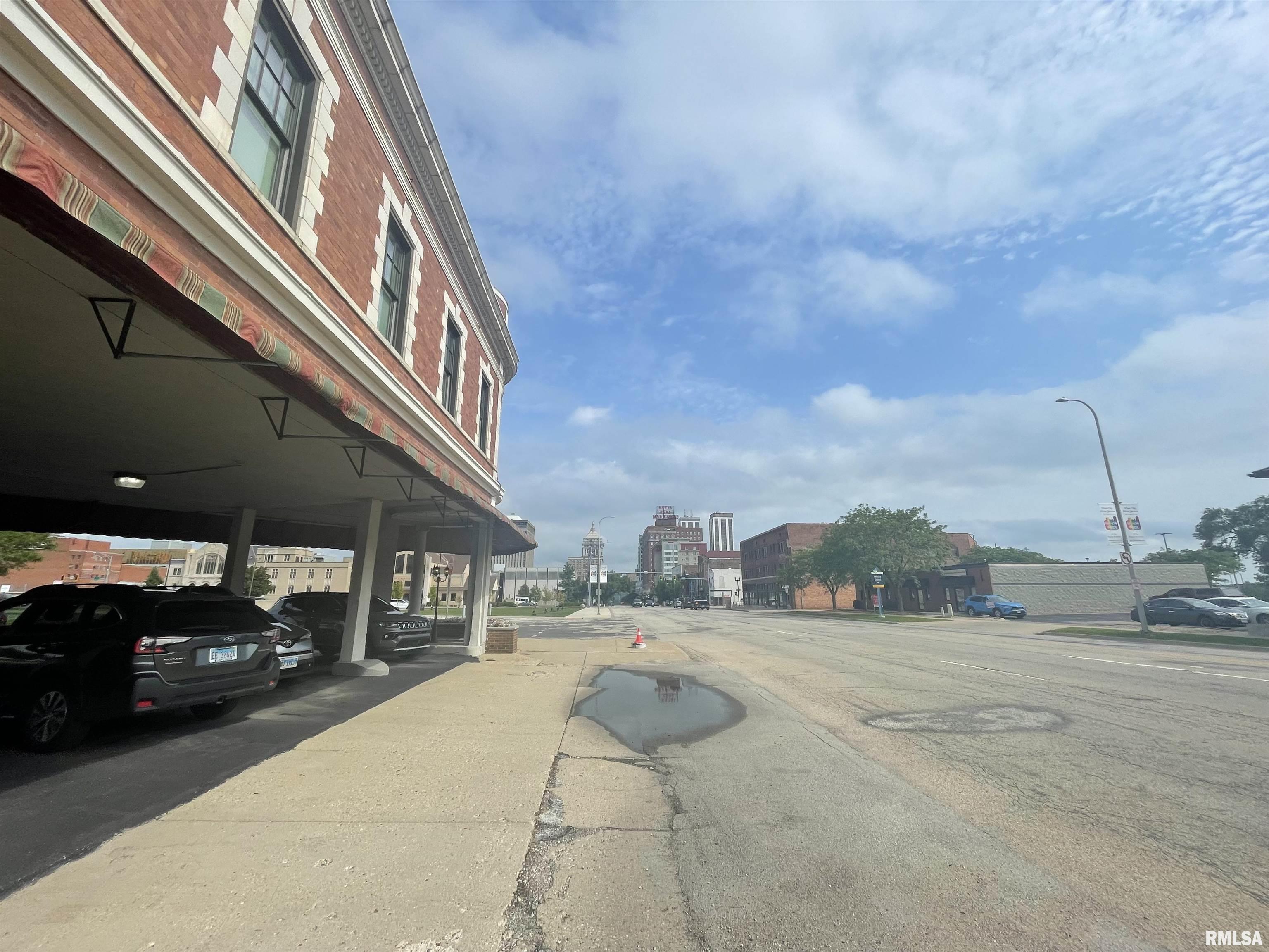 730 Main Street, Unit 201 Peoria, IL 61602 - Photo 3 of 17