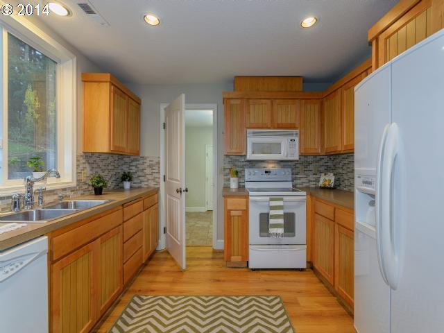 16747 South Hattan Road Oregon City, OR 97045 - Photo 6 of 16 Gallery Image 6