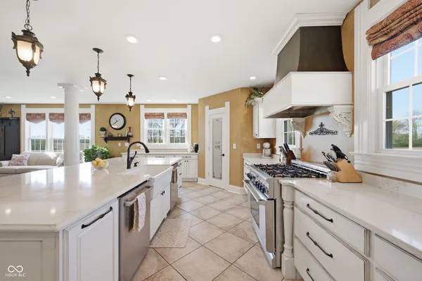 $695,000 | 8025 North County Road 500 East, Mooreland, IN 47360