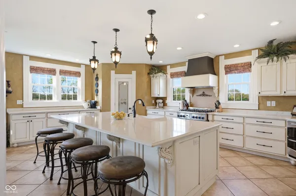 $695,000 | 8025 North County Road 500 East, Mooreland, IN 47360