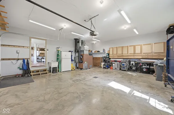 $695,000 | 8025 North County Road 500 East, Mooreland, IN 47360