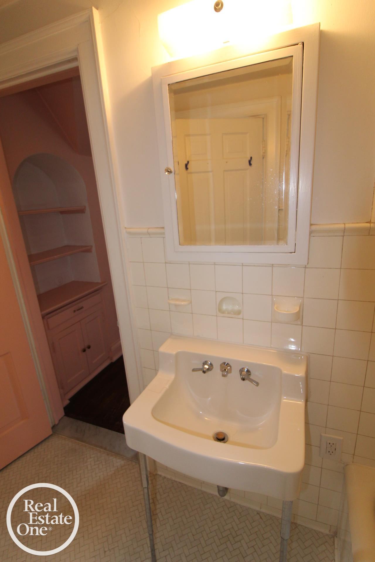 93 Moran Road Grosse Pointe, MI 48236 - Photo 38 of 71 50177408-21ec0682-8e41-41e3-91c5-aaf27926b298.JPG