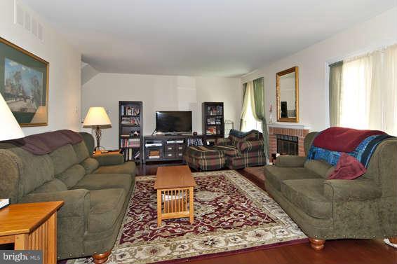 7233 Kindler Road Columbia, MD 21046 - Photo 2 of 20 Living Room