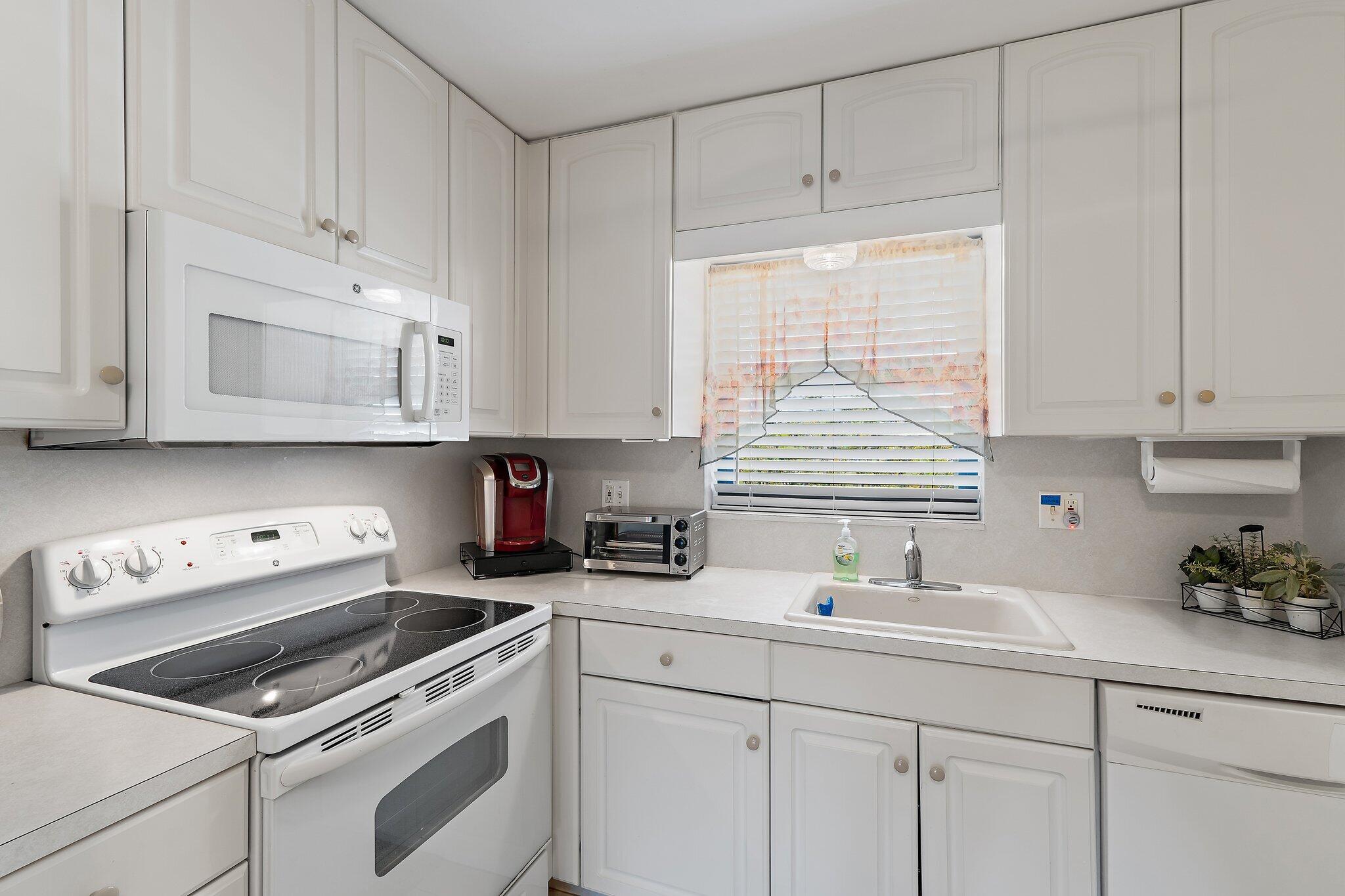 755 Saturn Street, Unit I 206 Jupiter, FL 33477 - Photo 6 of 26 008-755SaturnSt-i206-Jupiter-SMALL