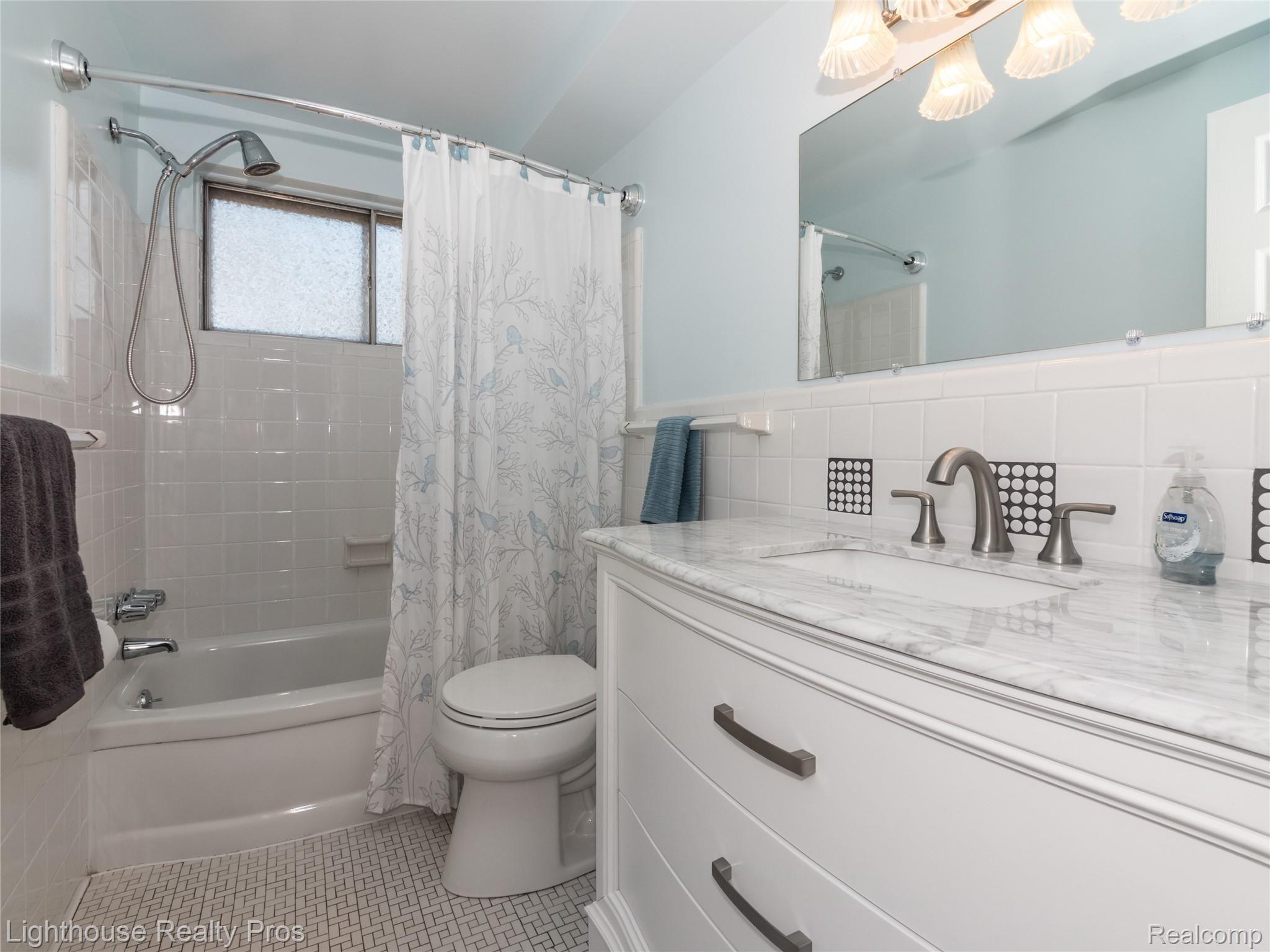 35019 Rutherford Street Clinton Township, MI 48035 - Photo 16 of 28 16.jpg