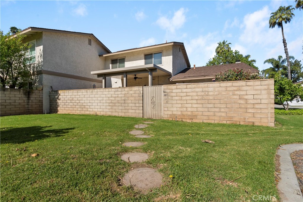 6624 Banyan Place Riverside, CA 92506 - Photo 34 of 41 View of backyard gate from greenbelt space