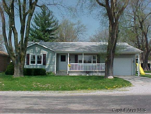 909 Rutledge Street Pawnee, IL 62558 - Photo 1 of 8