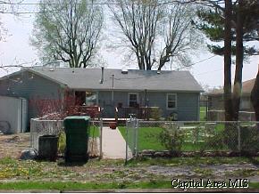 909 Rutledge Street Pawnee, IL 62558 - Photo 3 of 8