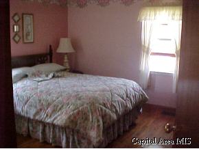 909 Rutledge Street Pawnee, IL 62558 - Photo 7 of 8