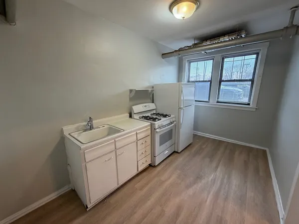 $1,295 | 3224 North Karlov Avenue, Unit B, Chicago, IL 60641