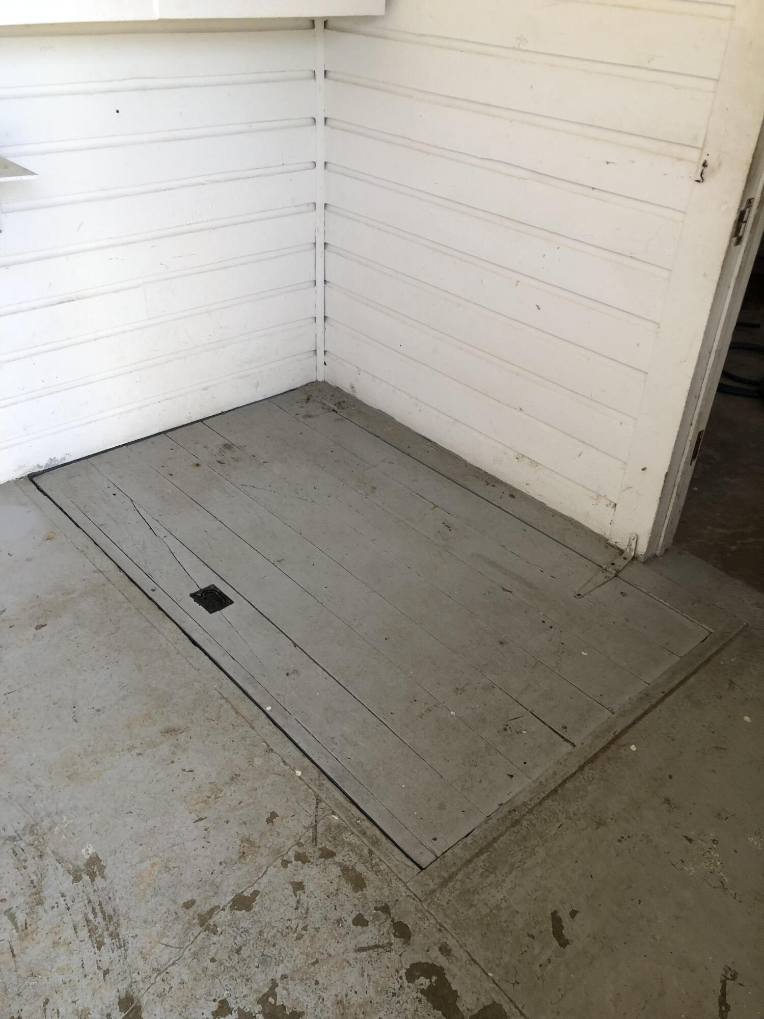 1765 Highway 93 Fall Branch, TN 37656 - Photo 15 of 60 Laundry room