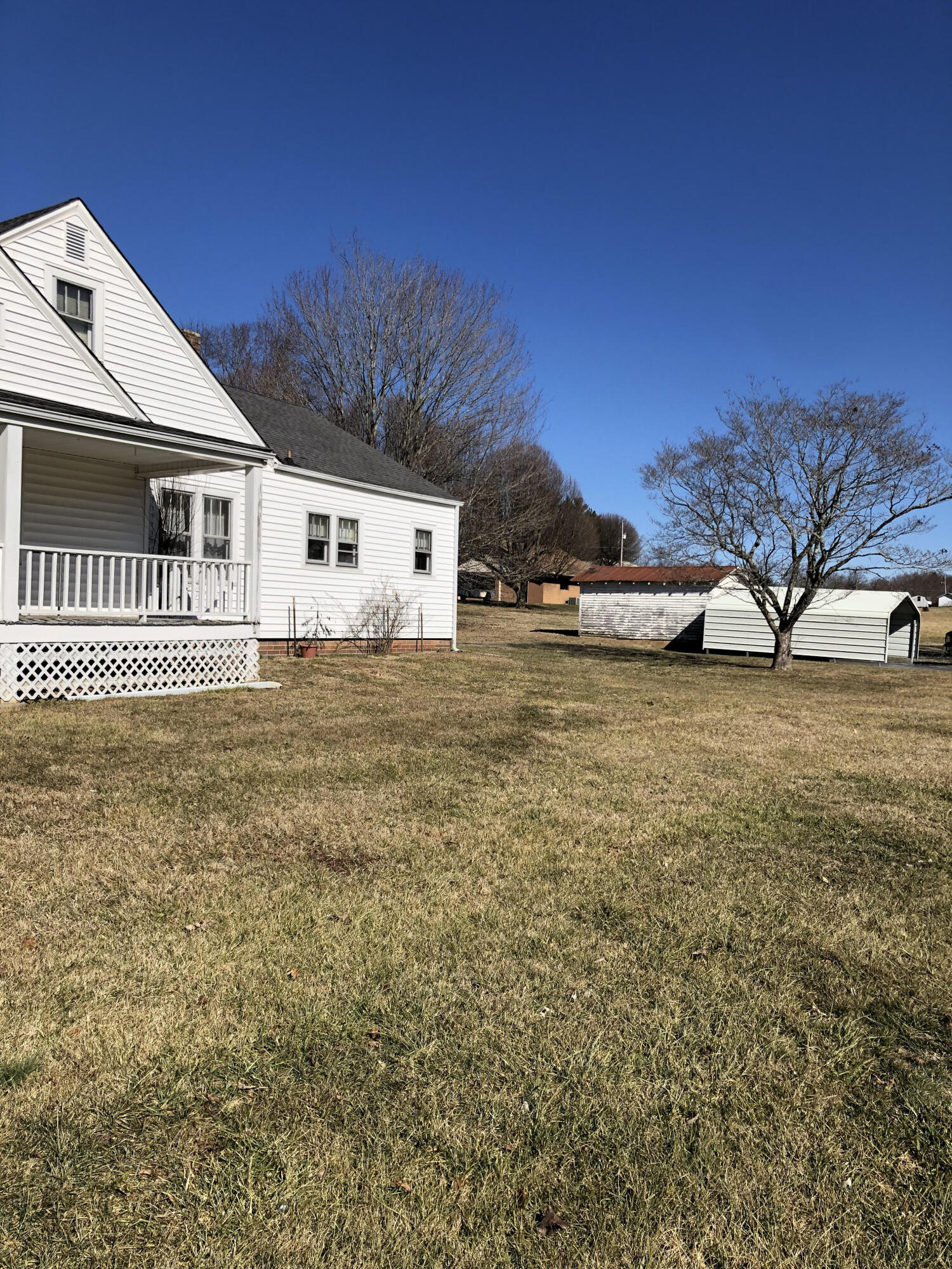 1765 Highway 93 Fall Branch, TN 37656 - Photo 3 of 60 Side view