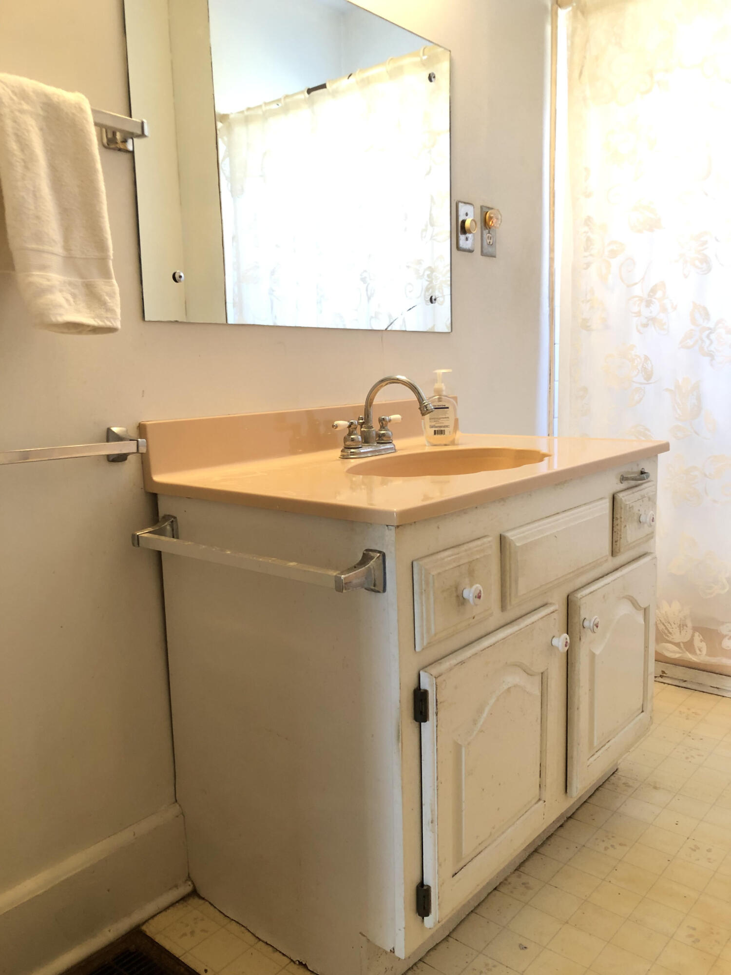 1765 Highway 93 Fall Branch, TN 37656 - Photo 33 of 60 Bathroom