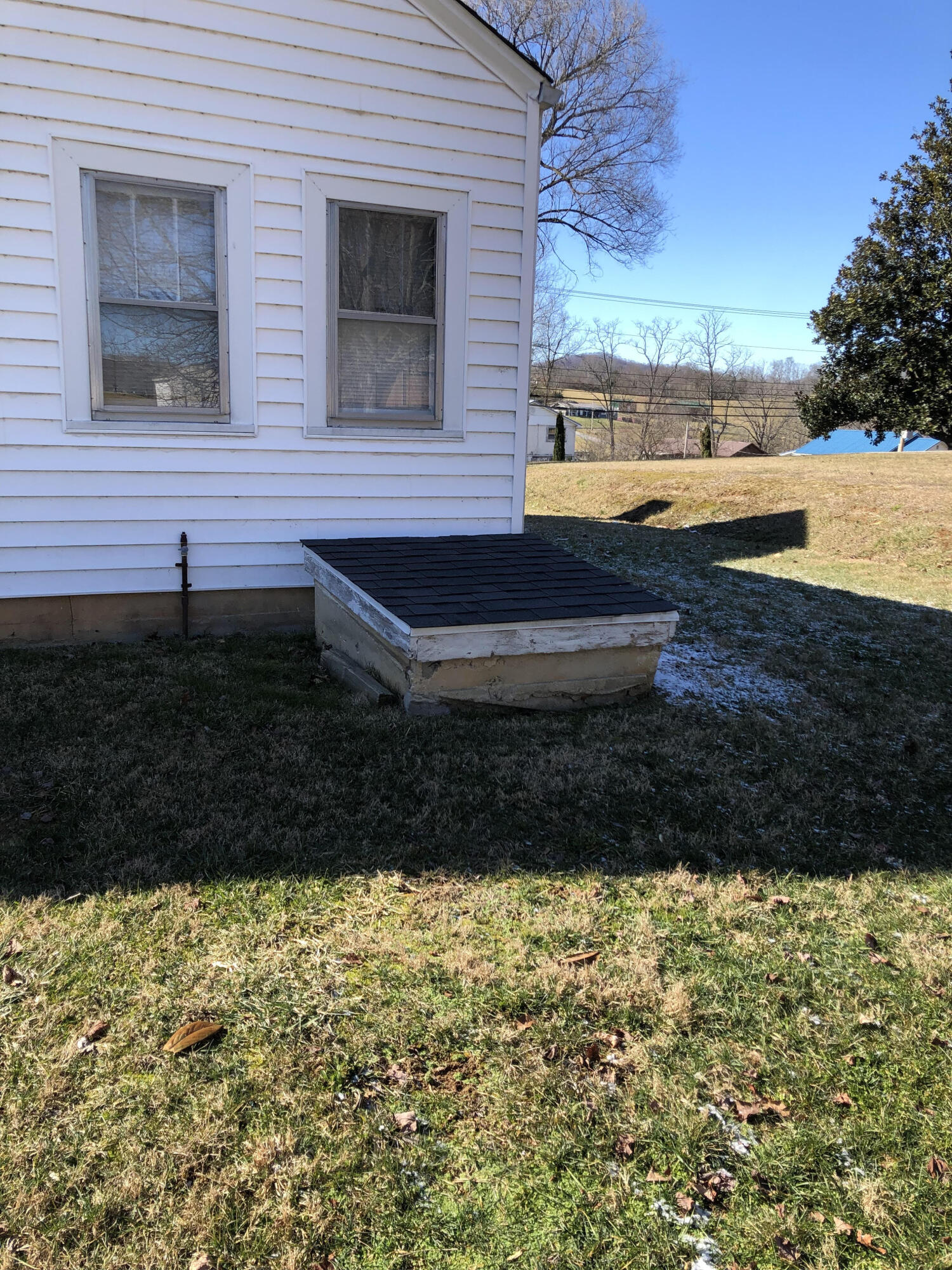 1765 Highway 93 Fall Branch, TN 37656 - Photo 55 of 60 Side