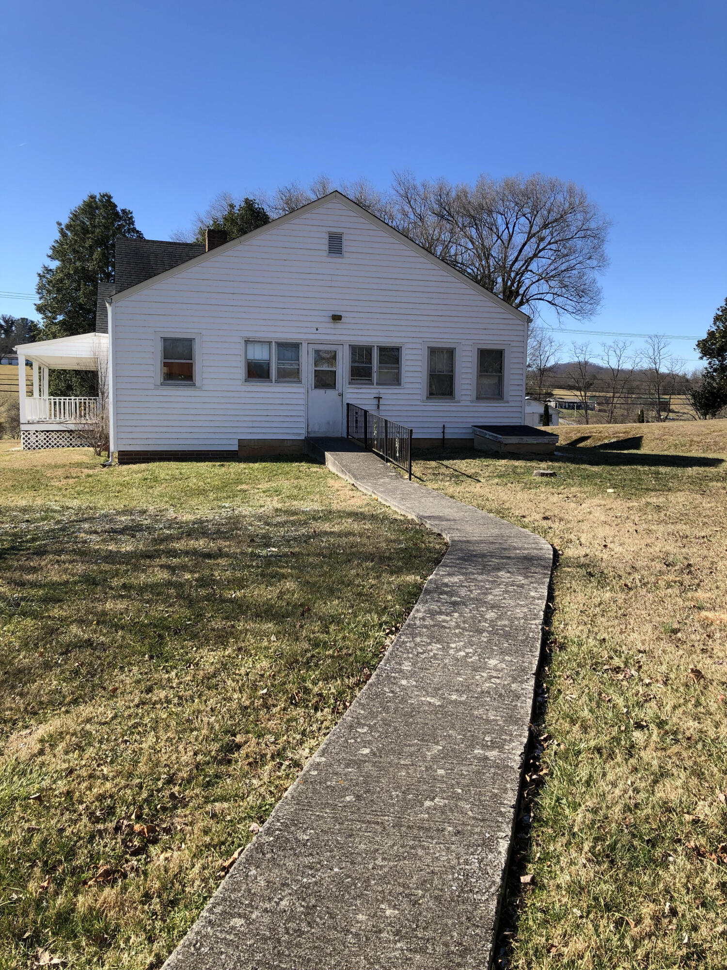 1765 Highway 93 Fall Branch, TN 37656 - Photo 56 of 60 Walkway