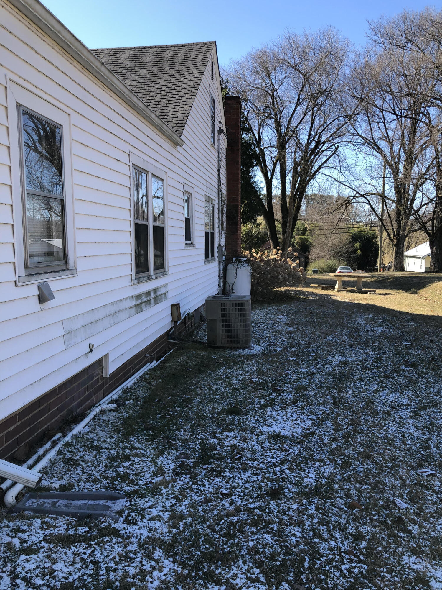 1765 Highway 93 Fall Branch, TN 37656 - Photo 9 of 60 Side