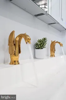 a close view of sink