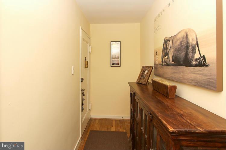 8329 Grubb Road, Unit G101 Silver Spring, MD 20910 - Photo 4 of 17 Interior (General)