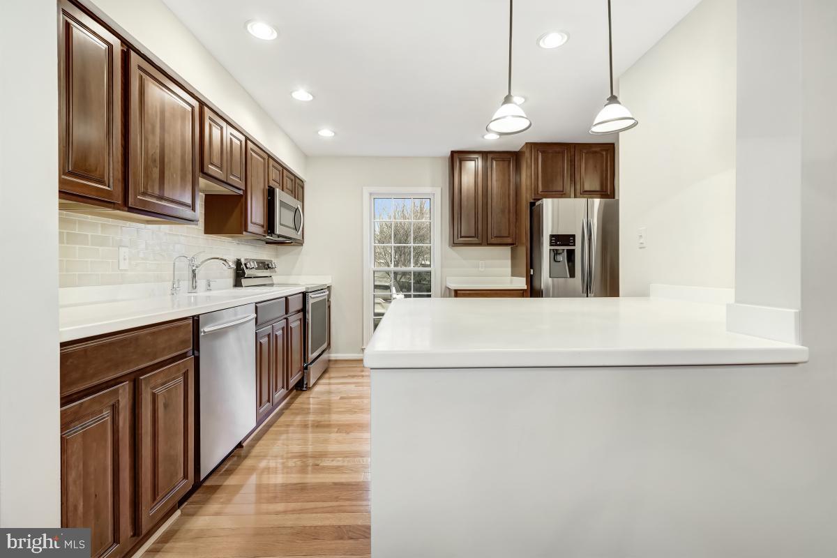 2167 Greenkeepers Court Reston, VA 20191 - Photo 12 of 51 Updated cabinets, counters & appliances