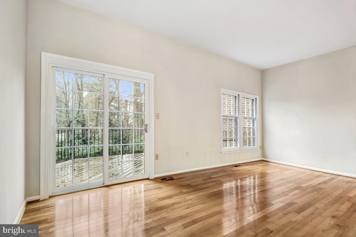 2167 Greenkeepers Court Reston, VA 20191 - Photo 19 of 51 Living Room with Deck Access