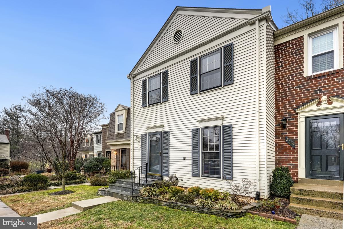 2167 Greenkeepers Court Reston, VA 20191 - Photo 3 of 51 Gallery Image 3