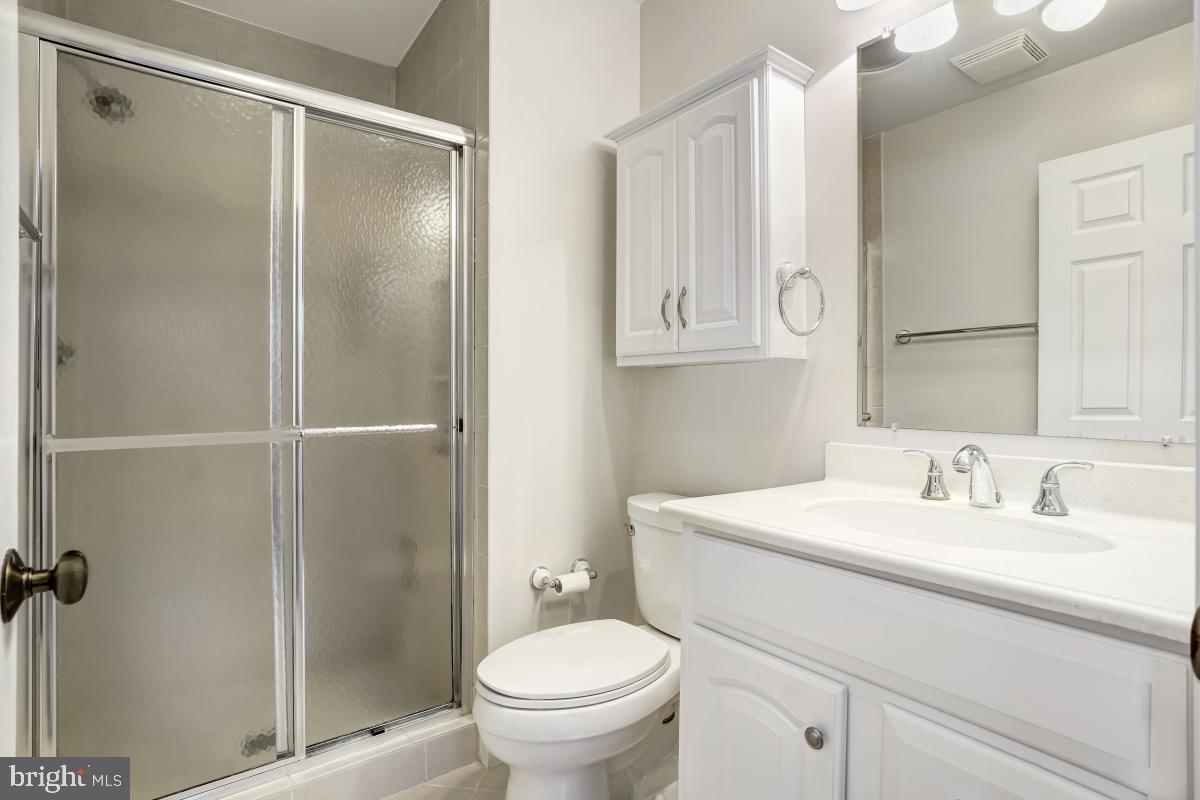 2167 Greenkeepers Court Reston, VA 20191 - Photo 34 of 51 Primary Bathroom