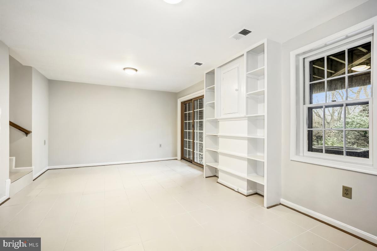 2167 Greenkeepers Court Reston, VA 20191 - Photo 44 of 51 Built Ins & Walk Out Access