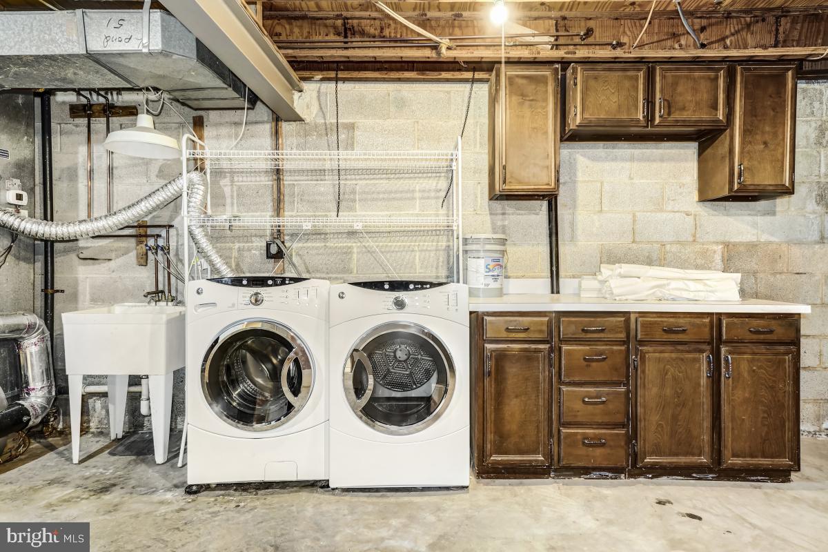 2167 Greenkeepers Court Reston, VA 20191 - Photo 46 of 51 Storage & Laundry