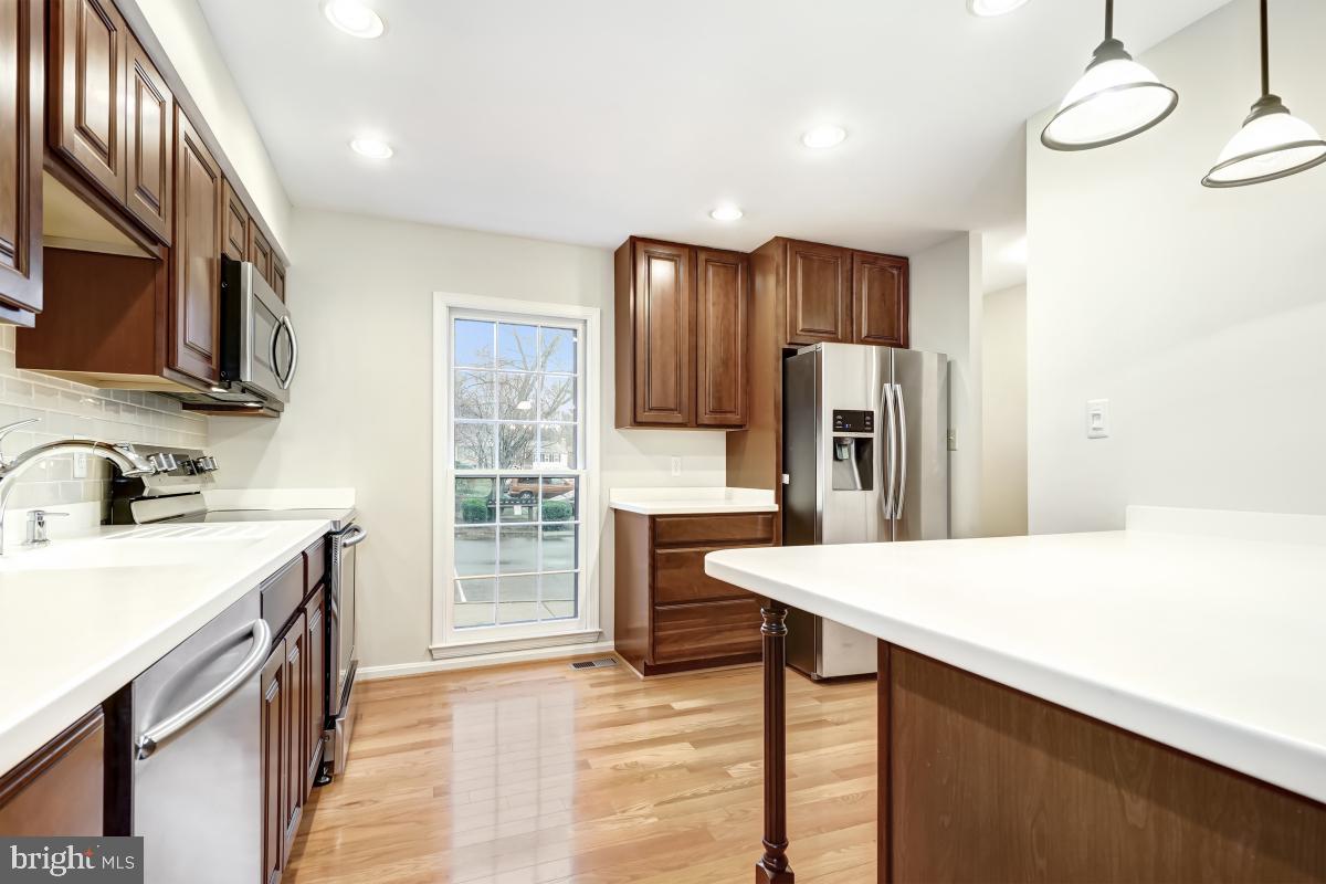 2167 Greenkeepers Court Reston, VA 20191 - Photo 7 of 51 Updated Kitchen