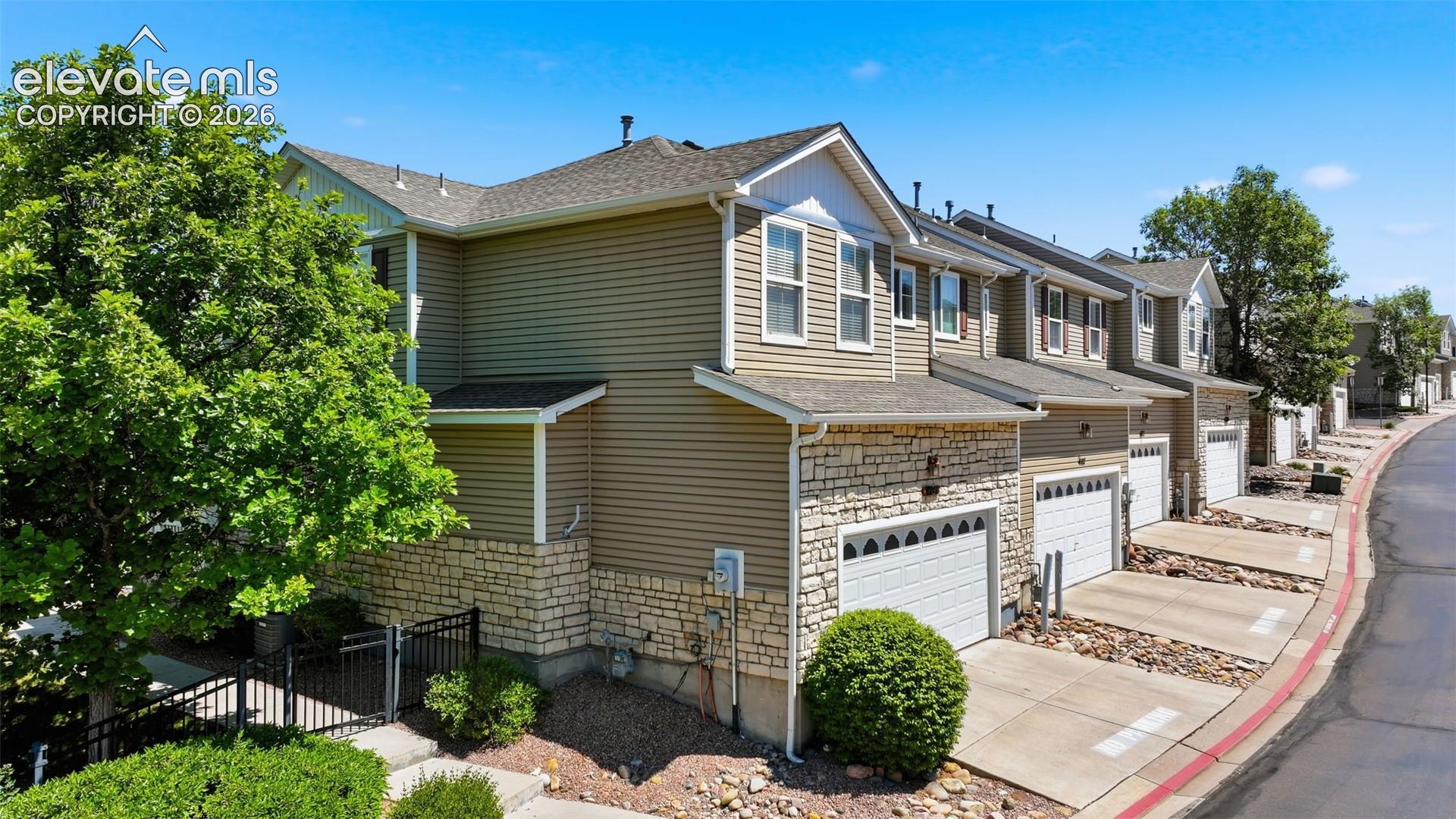 4191 Diamond Ridge View Colorado Springs, CO 80918 - Photo 9 of 38 Gallery Image 9