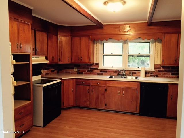 23 Bushey Road Pittsfield, MA 01201 - Photo 4 of 10 Kitchen