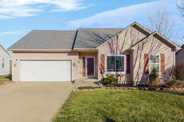 $275,000 | 239 Prairie Lane, Wellsville, KS 66092