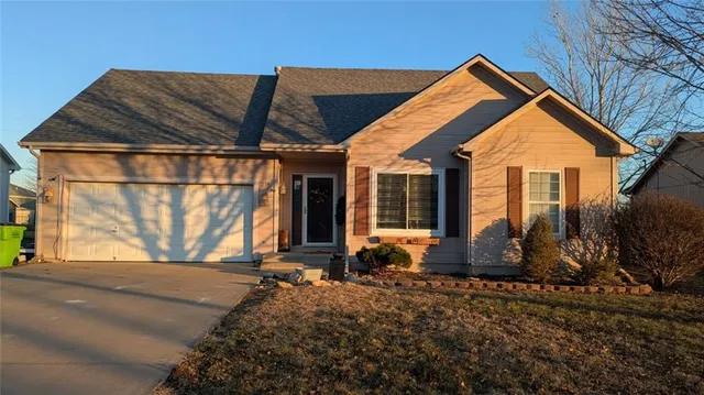 $275,000 | 239 Prairie Lane, Wellsville, KS 66092