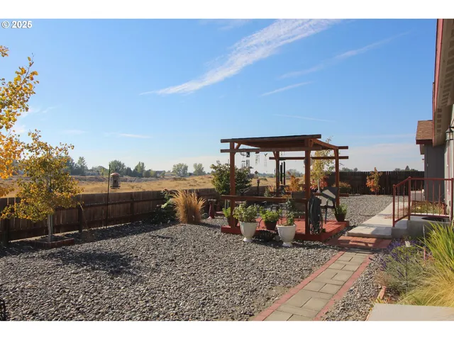 $324,900 | 160 Southeast Charity Loop, Irrigon, OR 97844