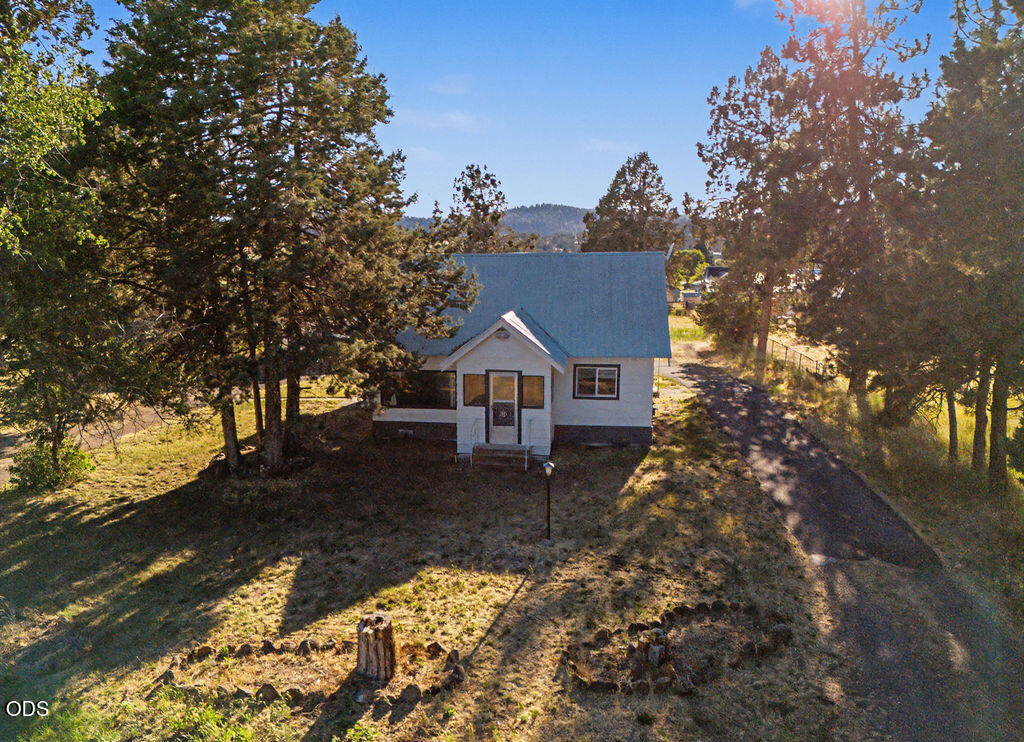 3330 Orindale Road Klamath Falls, OR 97601 - Photo 2 of 46