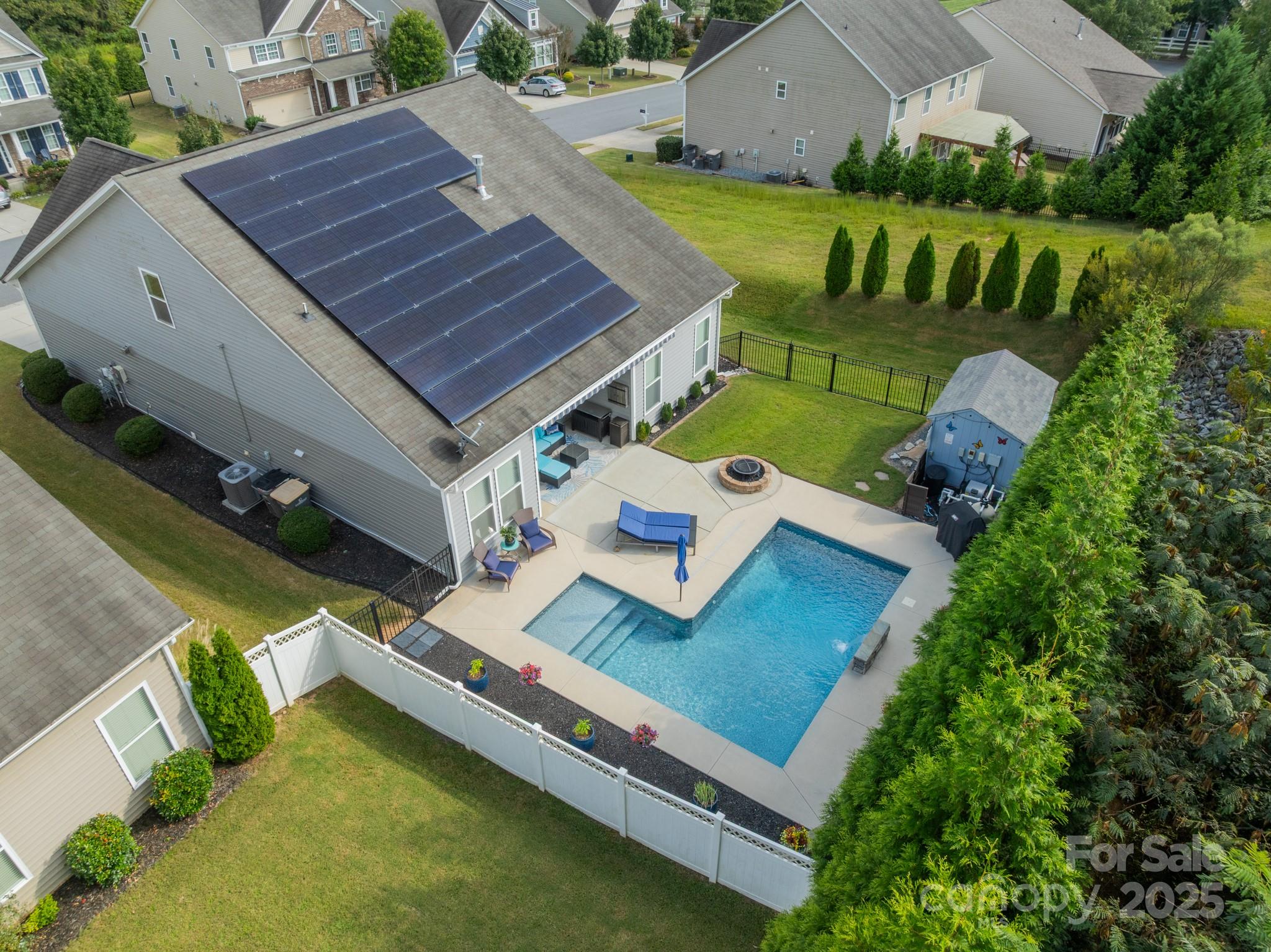 3419 Streamside Drive, Unit 463 Davidson, NC 28036 - Photo 34 of 43 an aerial view of a house with a garden
