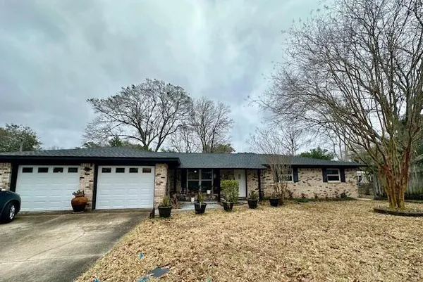 $3,200 | 203 Hastings Court, Fort Walton Beach, FL 32547