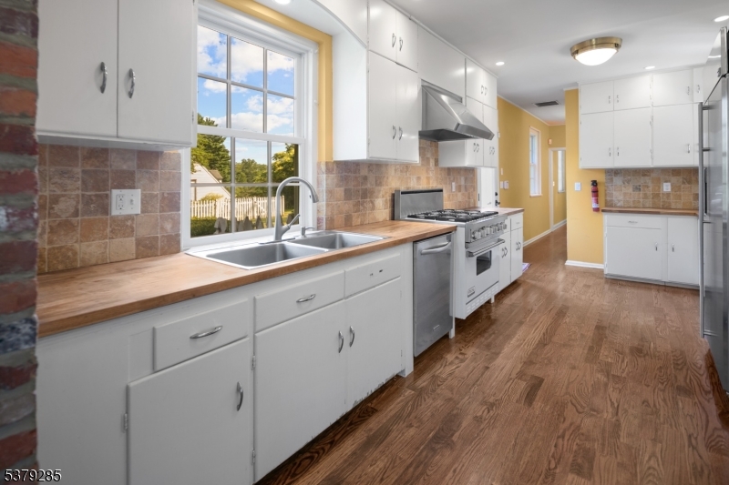 49 Liberty Corner Road Bernards, NJ 07931 - Photo 18 of 50 a large kitchen with a lot of counter space and wooden floor