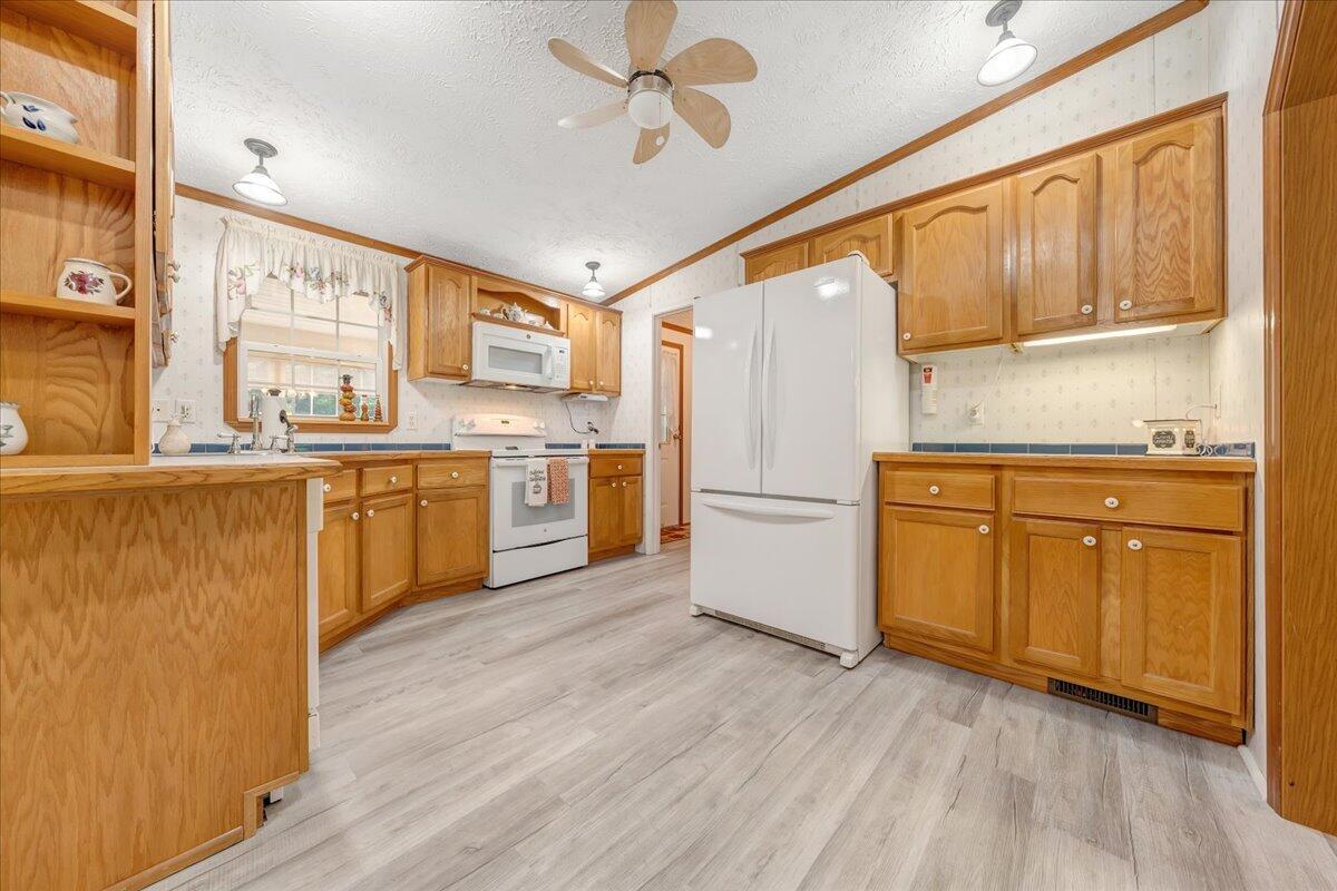 2684 Mountain Valley Road Vinton, VA 24179 - Photo 16 of 77 014-MIB06940
