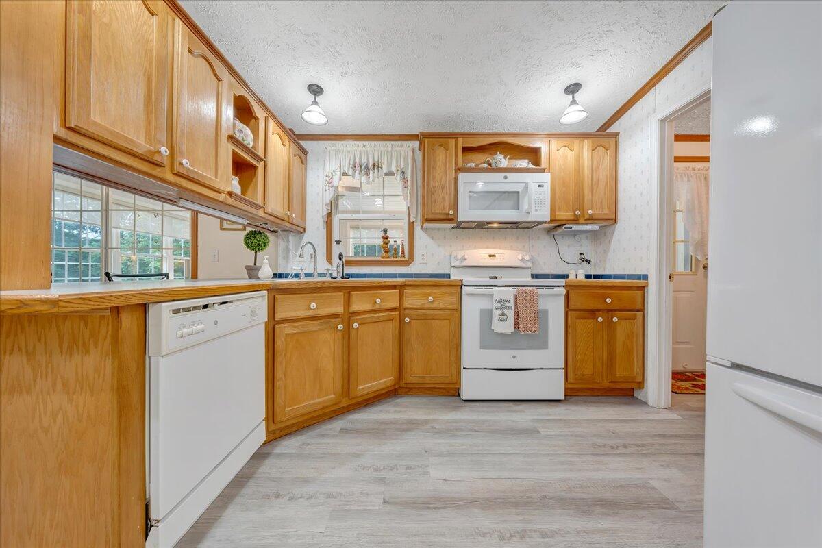2684 Mountain Valley Road Vinton, VA 24179 - Photo 17 of 77 015-MIB06943