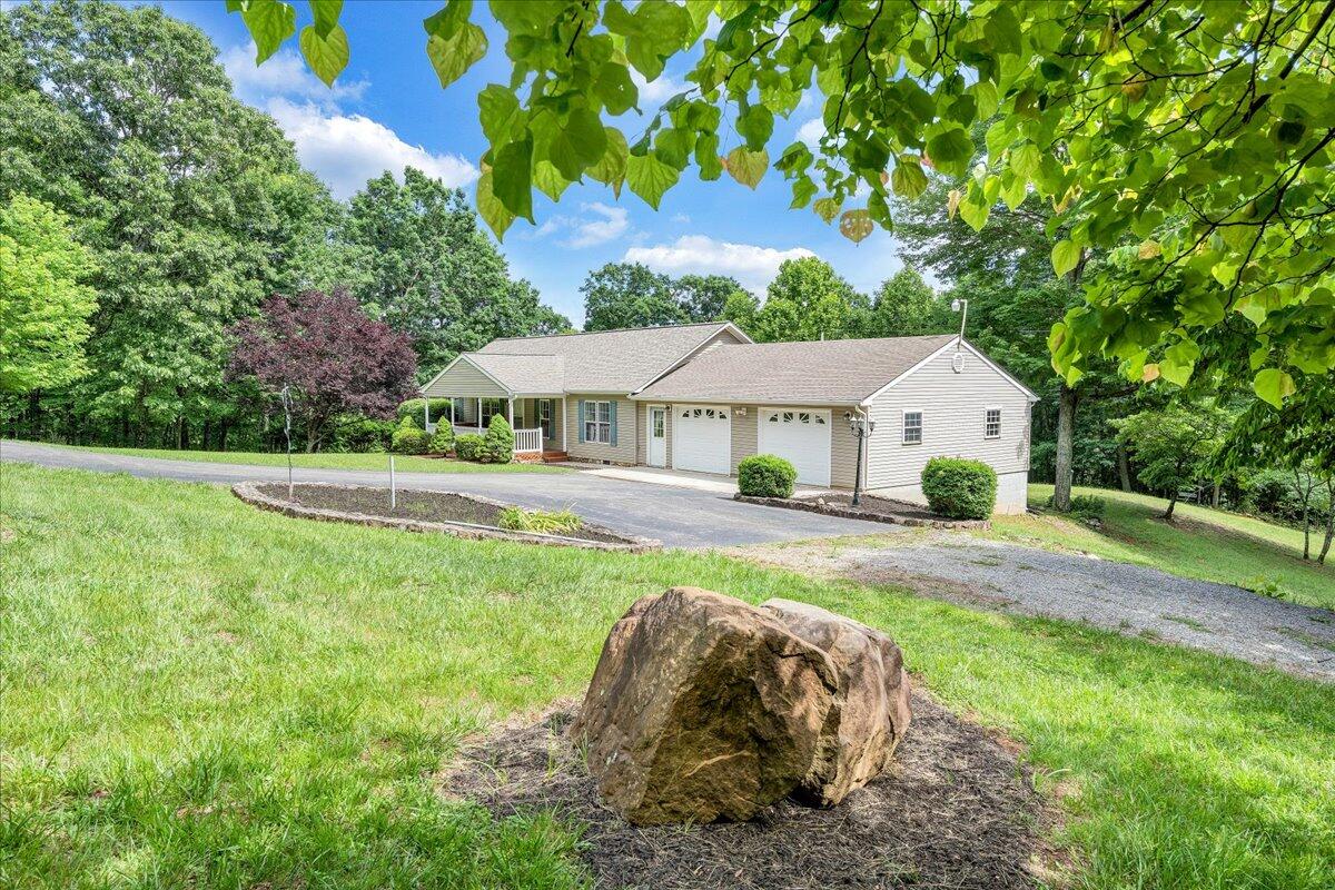 2684 Mountain Valley Road Vinton, VA 24179 - Photo 4 of 77 100-MIB07339