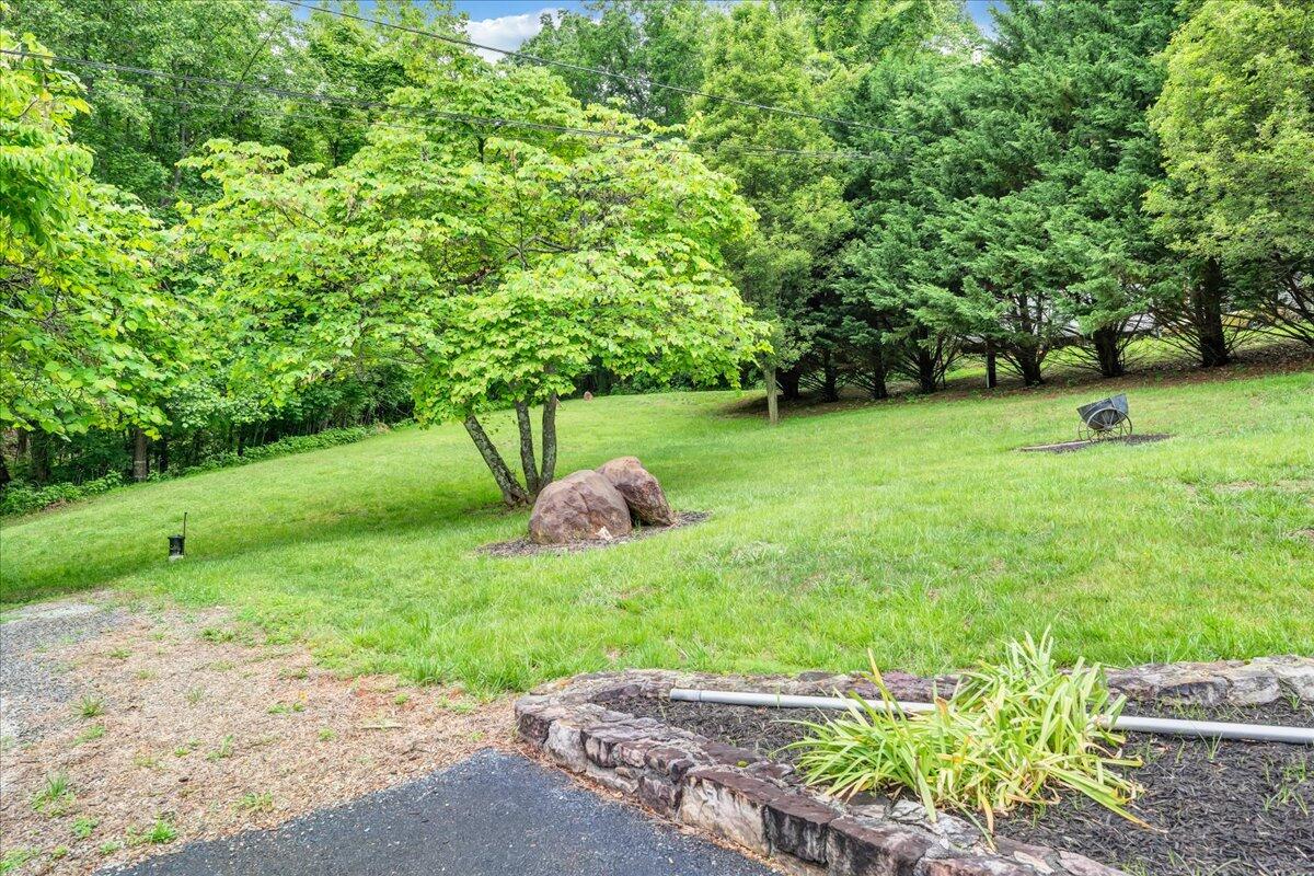 2684 Mountain Valley Road Vinton, VA 24179 - Photo 42 of 77 040-MIB07057