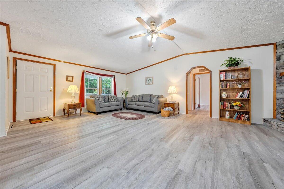 2684 Mountain Valley Road Vinton, VA 24179 - Photo 5 of 77 003-MIB06910